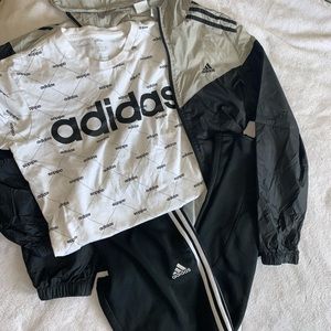 ADIDAS T shirt 🤍